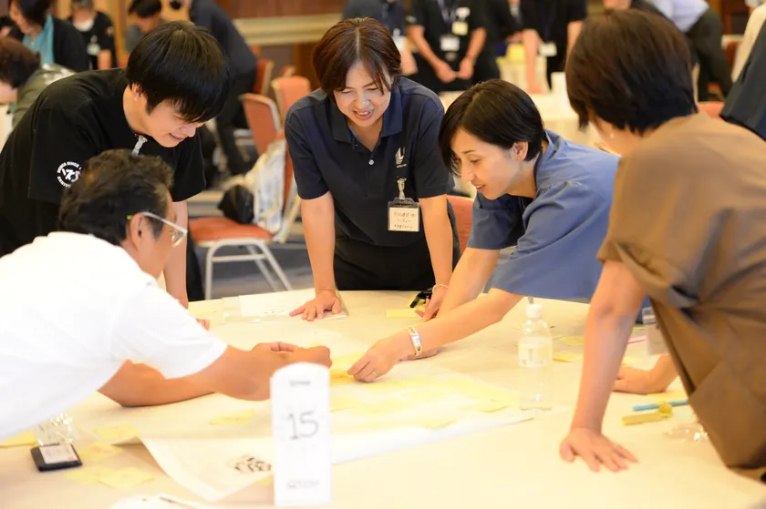 企業と先生の学び合いの様子(かごしま探究プロジェクト)