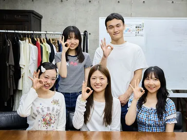 商品開発に携わった金藤ゼミナールの学生たち