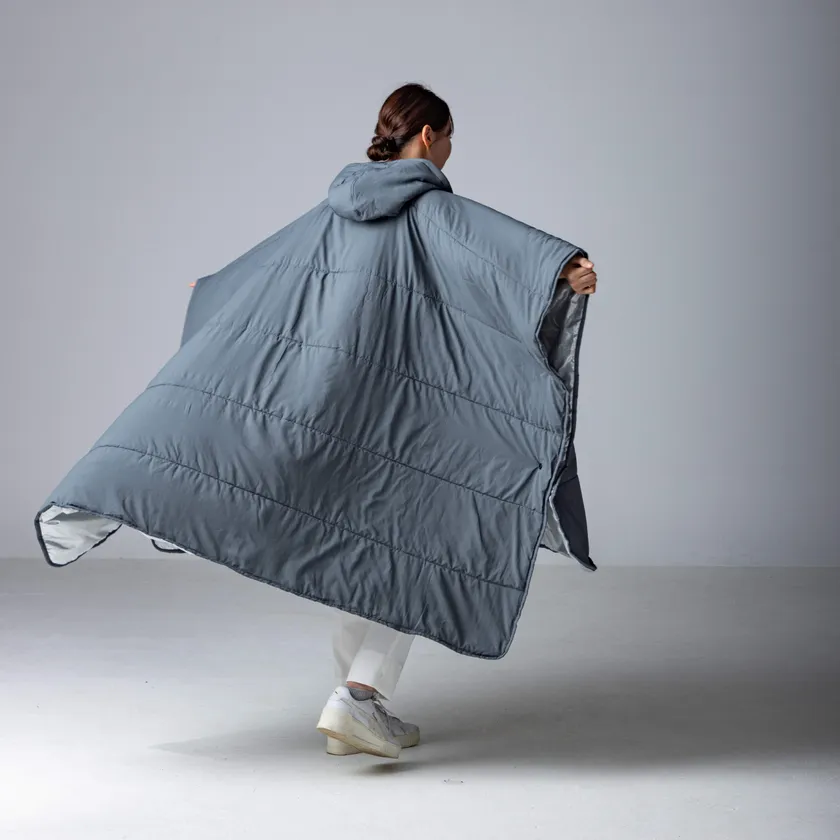 ポンチョ型で可動域が広く動きやすい