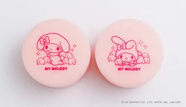 写真左：両耳がたれてるマイメロディ　写真右：片耳がたれてるマイメロディ