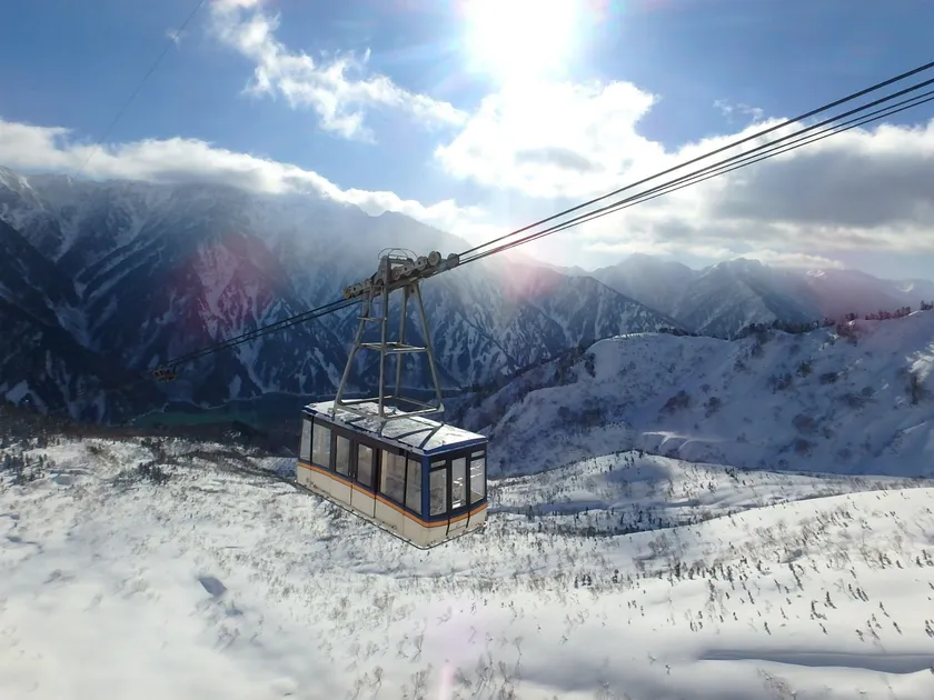 立山ロープウェイから見た初雪の景色（11月中旬）