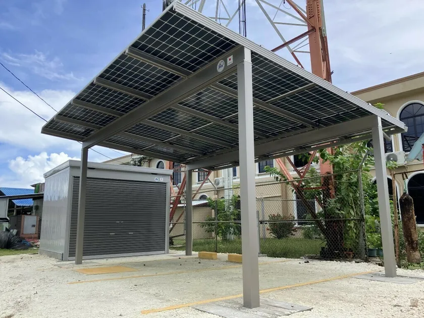 パラオ・ペリリュー島 州庁舎前に導入された「Dulight」(2台用)