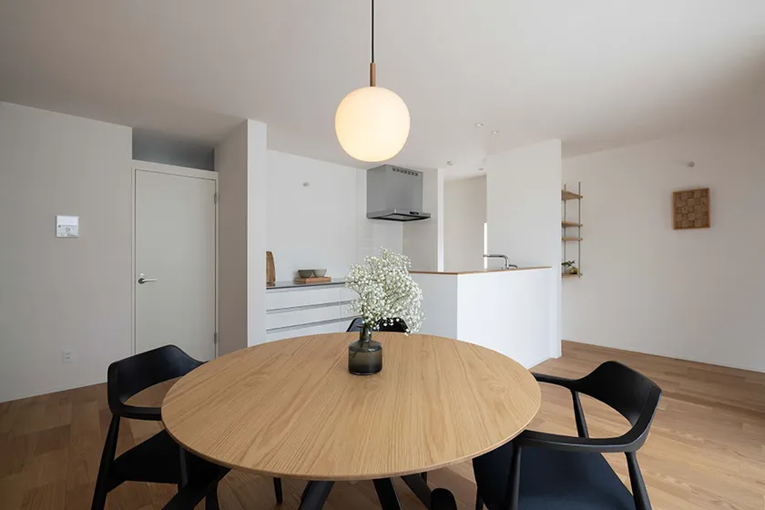 光と風のコンセプトハウス|ダイニングとキッチン