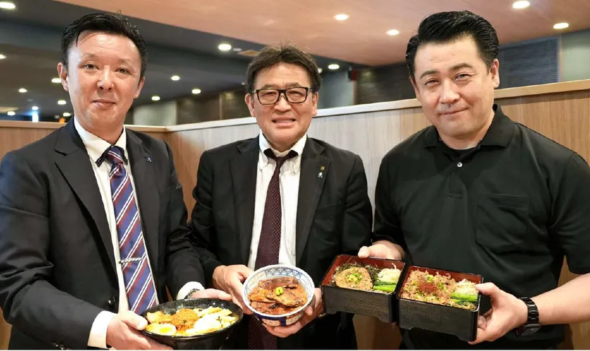 イオン帯広店フードコート内にオープンした「十勝 虎厨房」のオープン時の写真