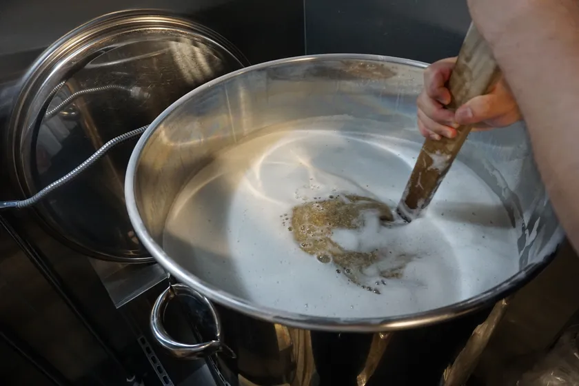 オリジナルビール醸造体験の様子