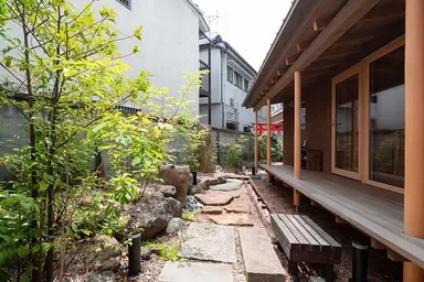 敷地内のかなめ稲荷神社