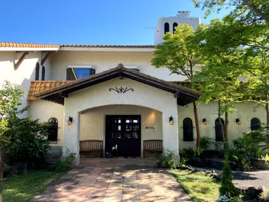 やすらぎの里・本館の外観