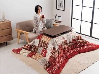 いつものテーブルがこたつに