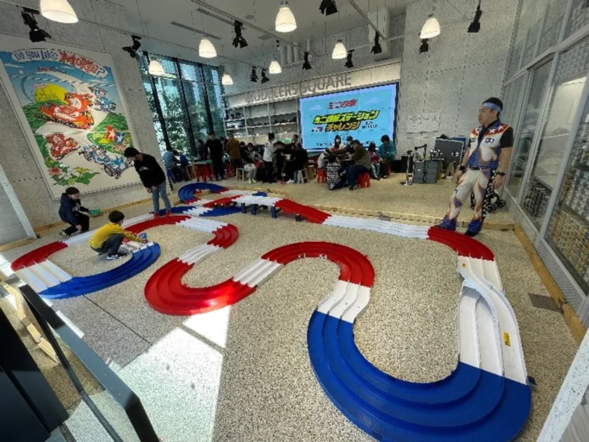 3レーンレースの様子(イメージ)