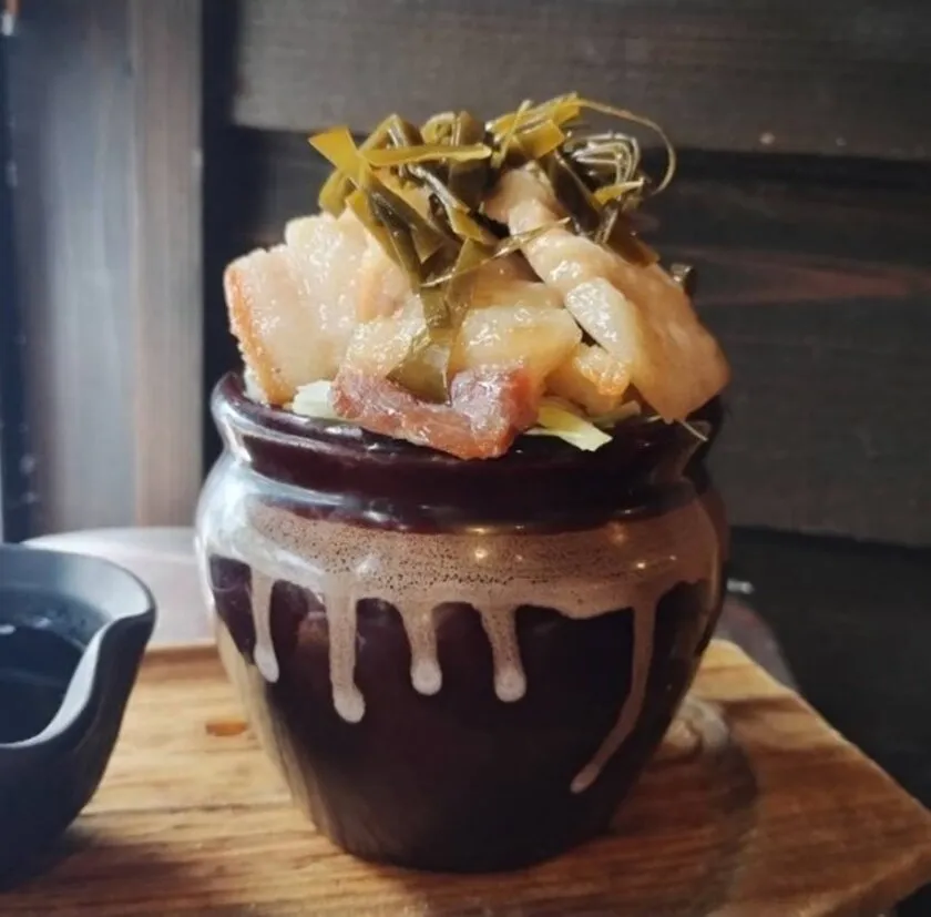 昨年度グランプリ受賞メニュー(六方じんのすけ:もち豚の昆布〆焼き)