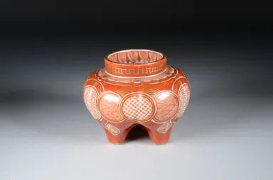 (10)宮本屋窯≪丸抜小紋三足香炉≫江戸時代後期(19世紀) 個人蔵