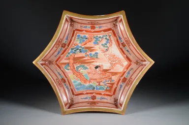 (8)宮本屋窯≪南柯之夢図六稜形鉢≫江戸時代後期(19世紀) 個人蔵