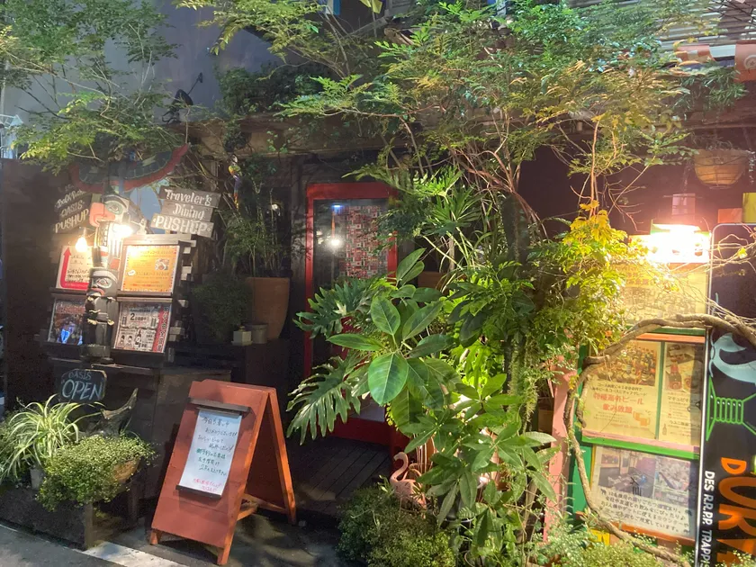 店舗の外もジャングル空間!