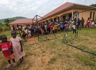 日本人の支援でゴールを寄付