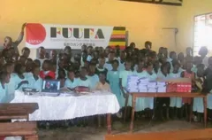 日本人からの支援