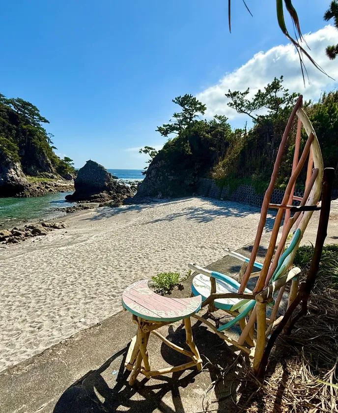 海を見下ろす絶景スポットに設置