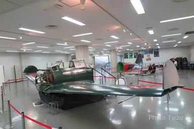 主翼操縦席部分