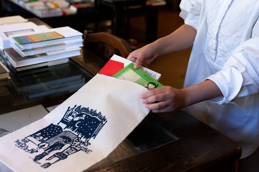 ブックケース新色投票企画