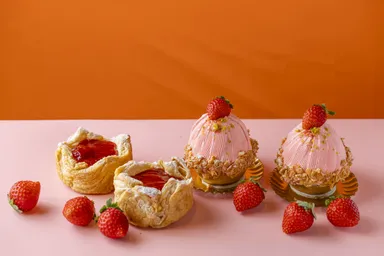 (左)さくさくいちごパイ、(右)いちごのモンブラン
