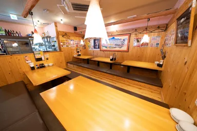 や台ずし内観テーブル