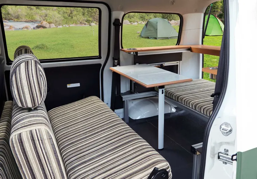 キャンパーアルトピアーノ内装写真
