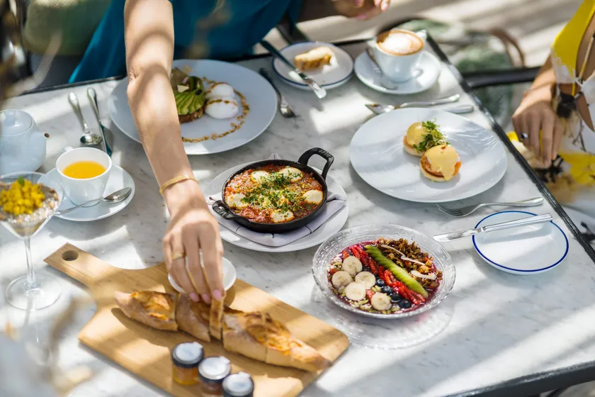 ジュメイラ・アル・カサル - フレンチ・リビエラ・ビーチ 朝食イメージ