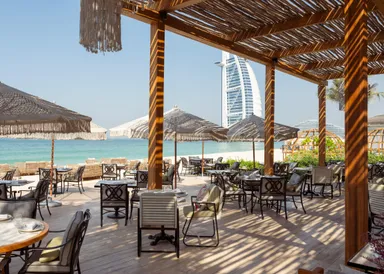 ジュメイラ・アル・カサル - アラビア湾とジュメイラ・ブルジュ・アル・アラブを望むフレンチ・リビエラ・ビーチ