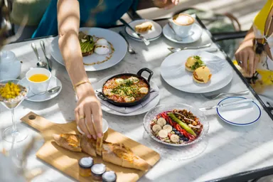 ジュメイラ・アル・カサル - フレンチ・リビエラ・ビーチ 朝食イメージ