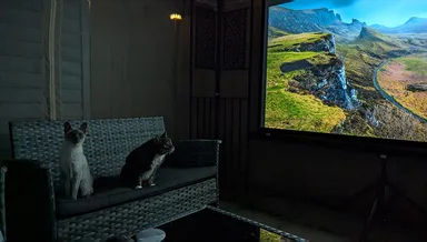 完全遮光カーテンでお部屋が一瞬で「ホームシアター」に。