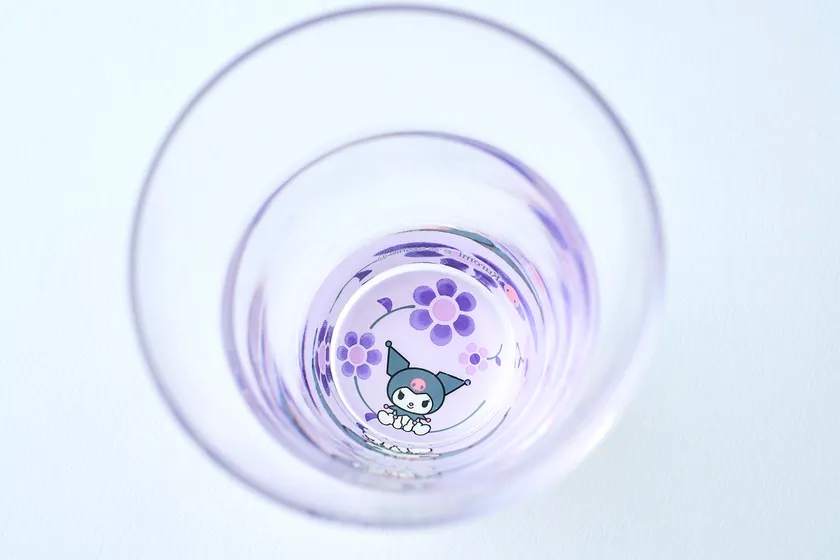 たち吉のクロミ 花唐草グラスの底面デザイン
