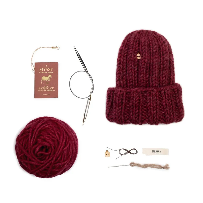 新発売の手編みキット ※キットに完成品のニット帽は含まれません