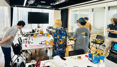 過去の「工・芸制作演習」の様子　工学科 機械コース×インタラクティブメディア学科