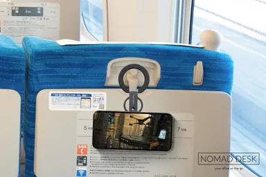 新幹線の留め具に吊るす