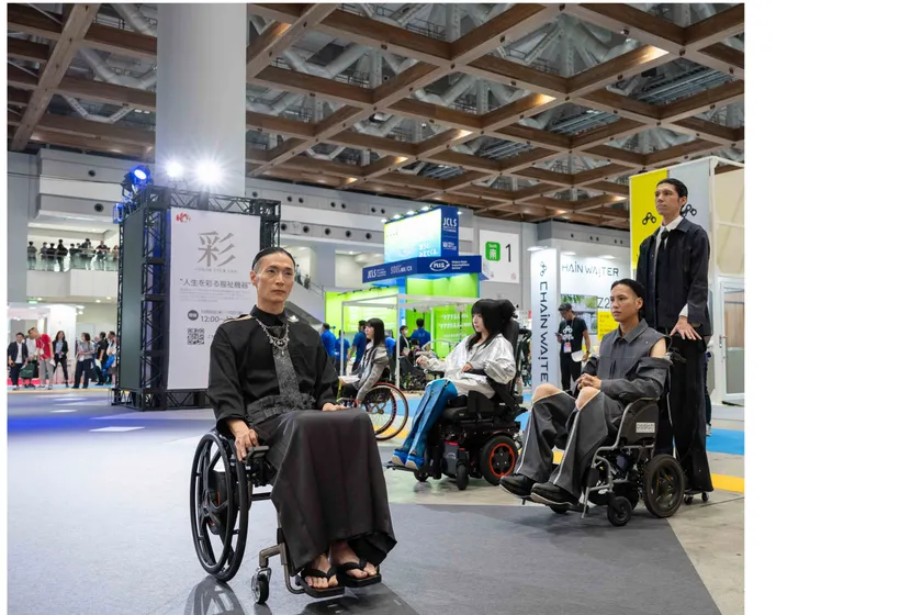 ランウェイショー「彩(いろどり)-Color your life-」