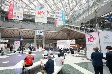 西ホールアトリウム