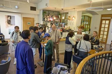 2025年夏にストックホルムで開催された「FLOWER展」オープニングレセプション