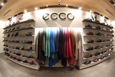 自社でレザー工場も所有するECCO