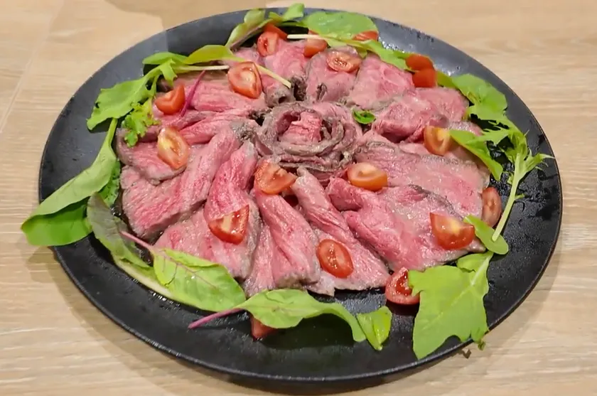 代表特製のローストビーフ