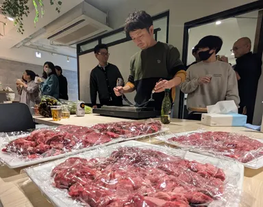 みんなで堪能する肉は格別