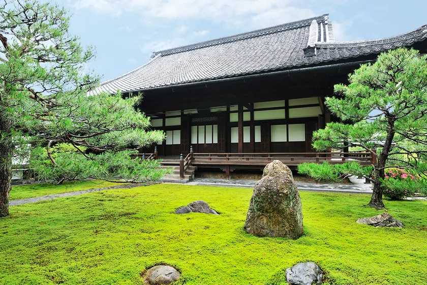 両足院　本堂前庭