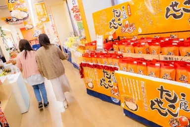 【海鮮せんべい塩竈　店内】