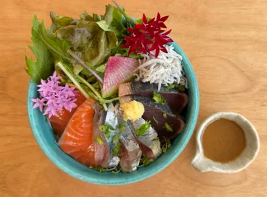 里山野菜と旬！！海鮮丼