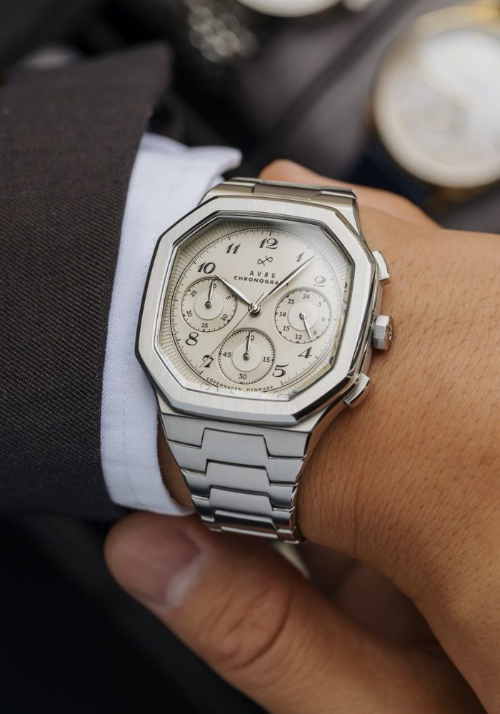 AV86、ブランド初八角形クロノグラフ 「1904 Chronograph Collection