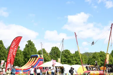 バンジートランポリン