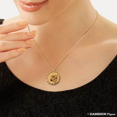 阪神タイガース優勝記念ペンダントモデルカット１