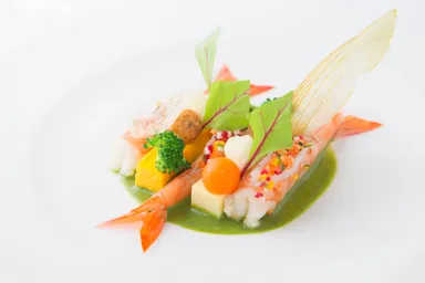 優勝の一皿　天使のエビとビオ・マルシェの有機野菜で作った2種のフラン エピスのソースで