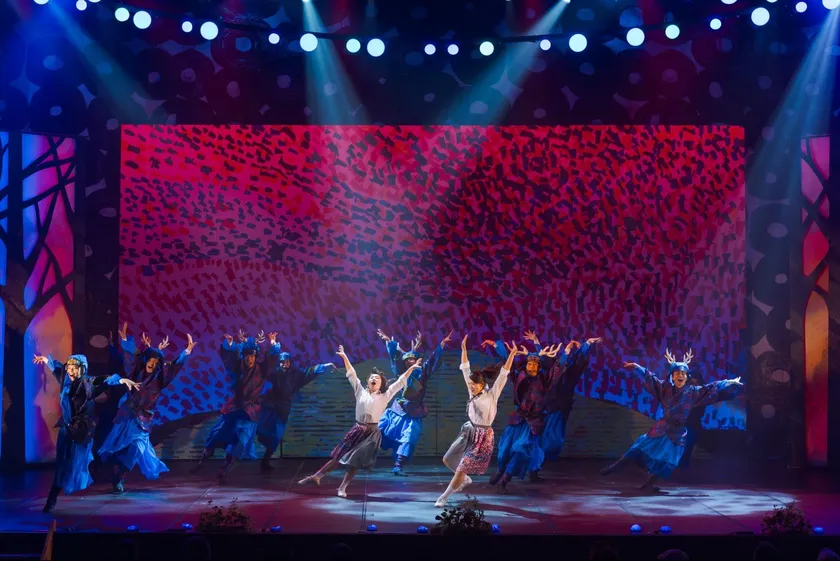 (3)わらび座伝統の民俗芸能とコンテンポラリーダンスの融合