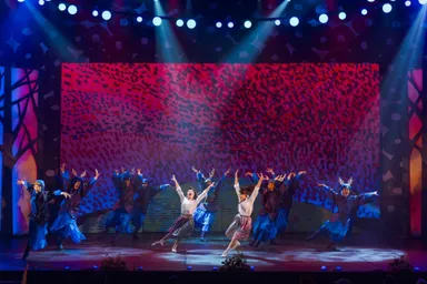 (3)わらび座伝統の民俗芸能とコンテンポラリーダンスの融合