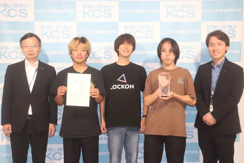 ▲写真:左から、福留校長先生・朝木さん・財前さん・高部さん・梶原先生