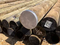 木杭先端部を鋼製の部材で保護